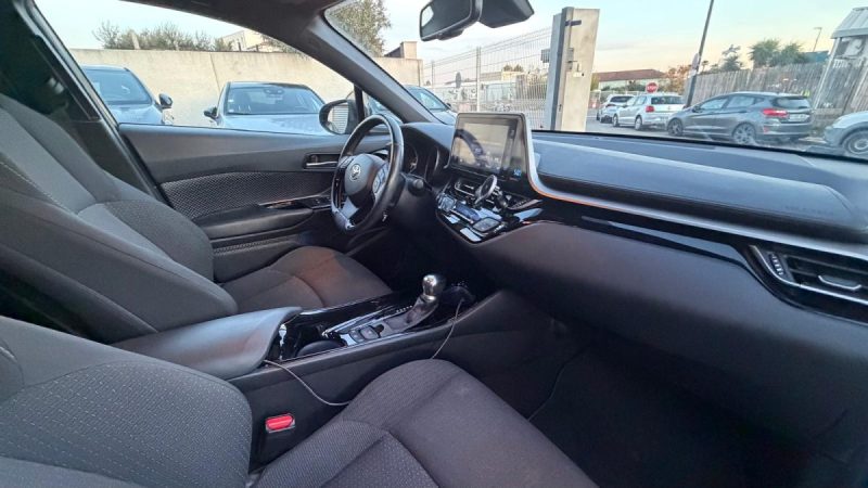 TOYOTA C-HR 1 122H GRAPHIC 2018