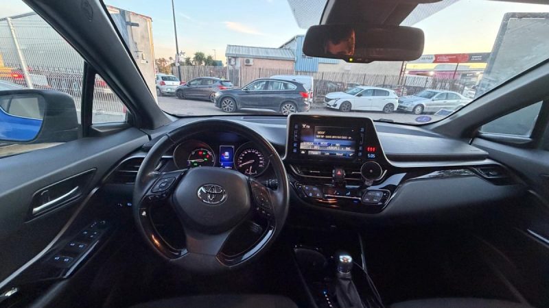 TOYOTA C-HR 1 122H GRAPHIC 2018