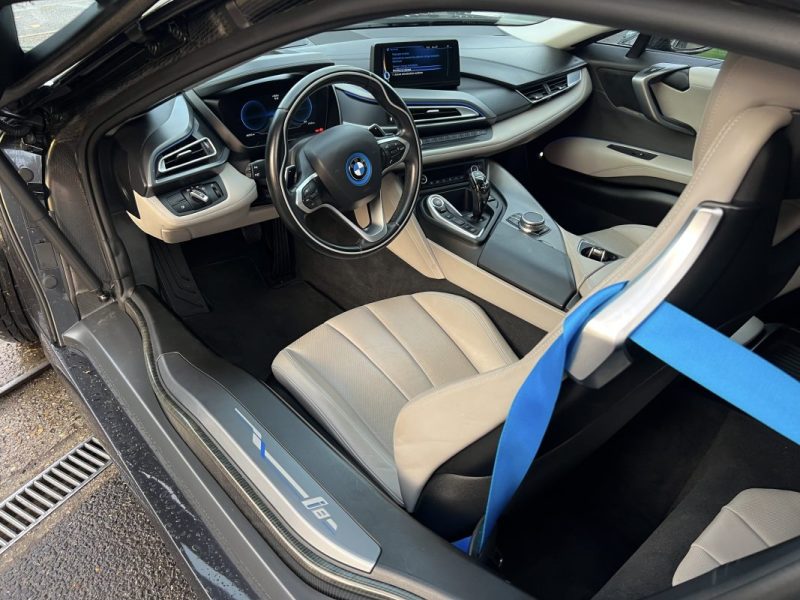 BMW I8 COUPE eDrive 1.5 HYBRID 374 Cv / 231 Cv XDRIVE SUIVI COMPLET BMW / 49 900 Kms - GARANTIE 1 AN