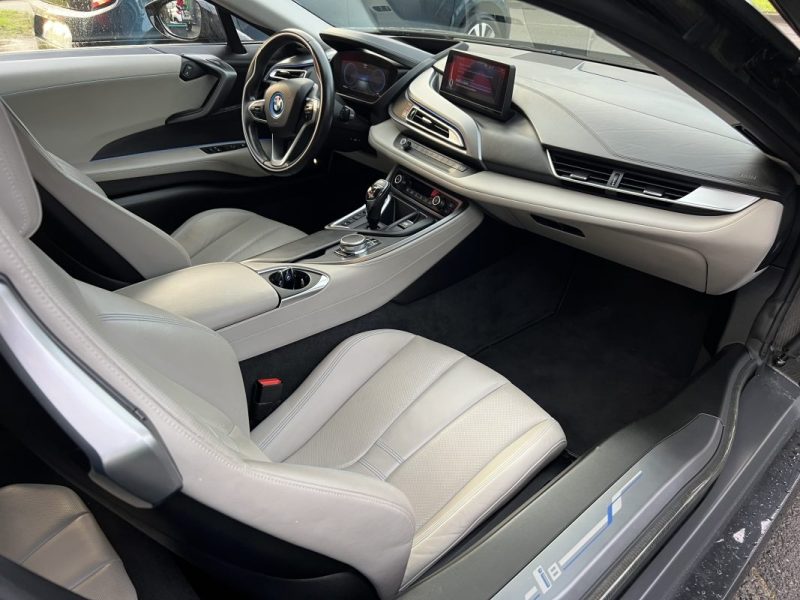 BMW i8 COUPE eDrive 1.5 HYBRID 374 Cv / 231 Cv XDRIVE SUIVI COMPLET BMW / 49 900 Kms - GARANTIE 1 AN