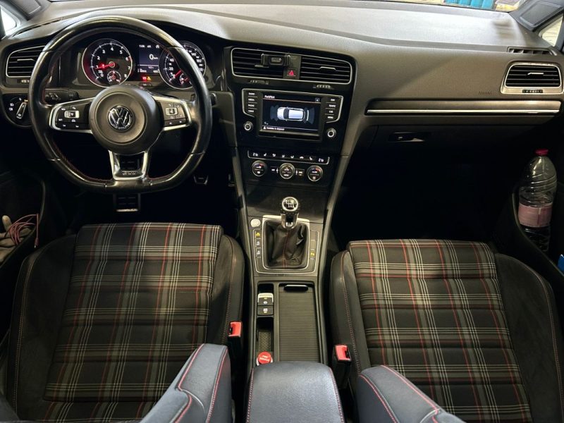VOLKSWAGEN GOLF 2.0 GTI 230 BOITE MANUELLE PERFORMANCE