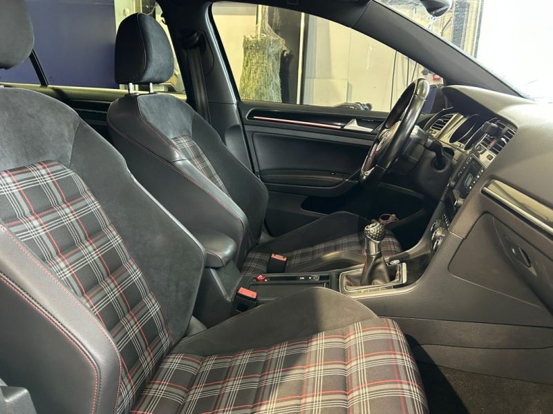 VOLKSWAGEN GOLF 2.0 GTI 230 BOITE MANUELLE PERFORMANCE