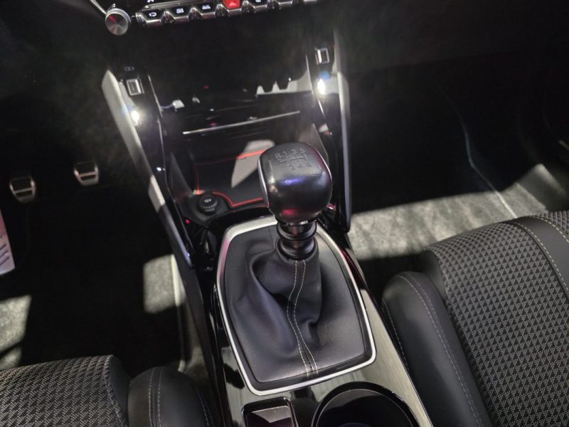 PEUGEOT 208 1.2 PURETECH 100 GT-LINE / 1ERE MAIN / SUIVI PEUGEOT