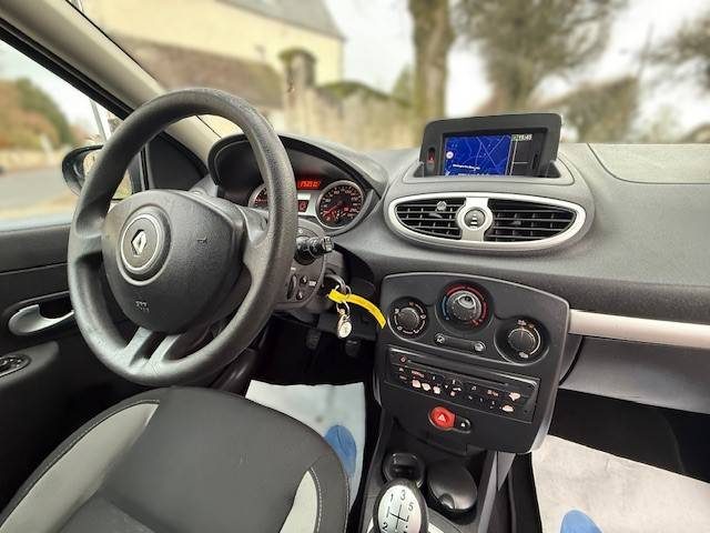 RENAULT CLIO 1.5 DCI - dynamic  2011