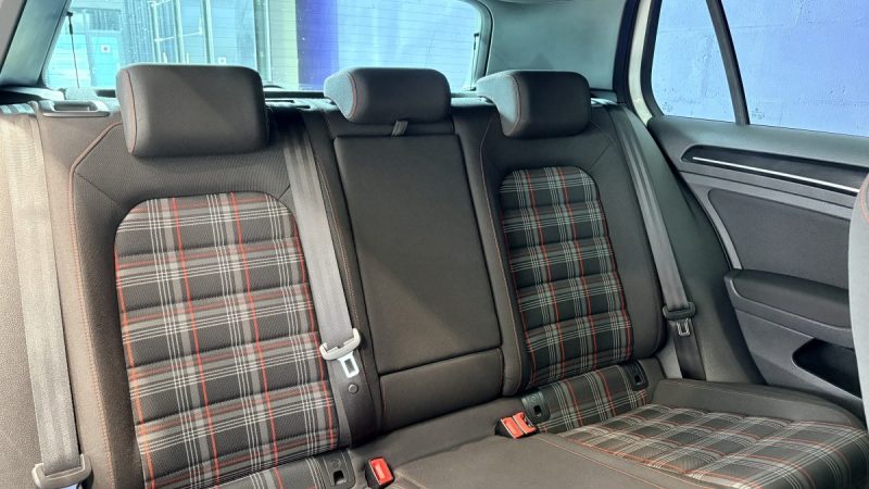 Volkswagen Golf 7  GTI PERFORMANCE 230ch DSG - Toit ouvrant - Suivi complet -Origine France-