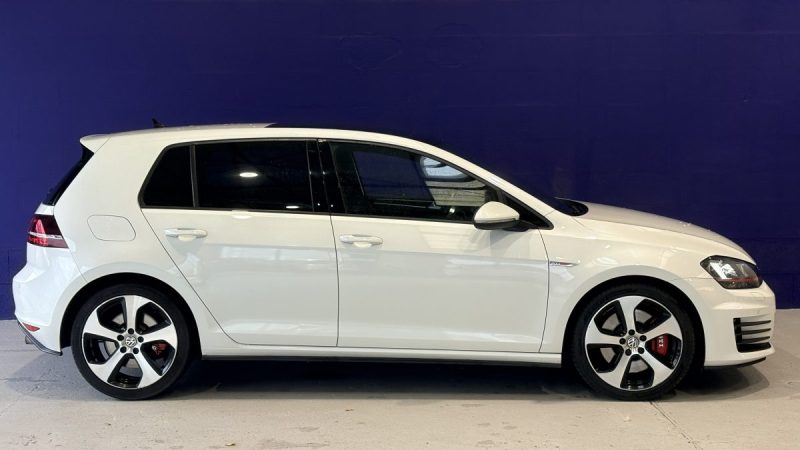 Volkswagen Golf 7  GTI PERFORMANCE 230ch DSG - Toit ouvrant - Suivi complet -Origine France-