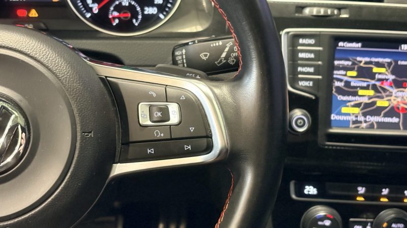 Volkswagen Golf 7  GTI PERFORMANCE 230ch DSG - Toit ouvrant - Suivi complet -Origine France-