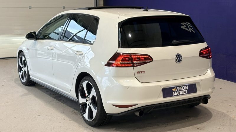 Volkswagen Golf 7  GTI PERFORMANCE 230ch DSG - Toit ouvrant - Suivi complet -Origine France-