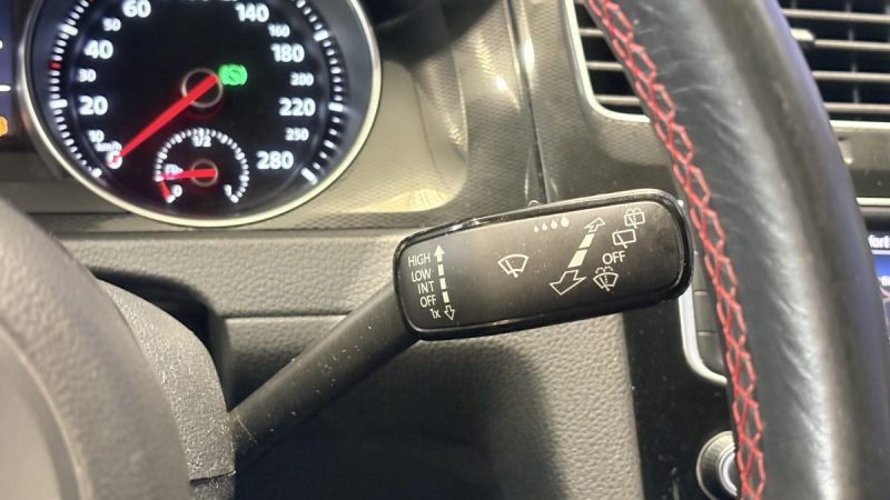 Volkswagen Golf 7  GTI PERFORMANCE 230ch DSG - Toit ouvrant - Suivi complet -Origine France-