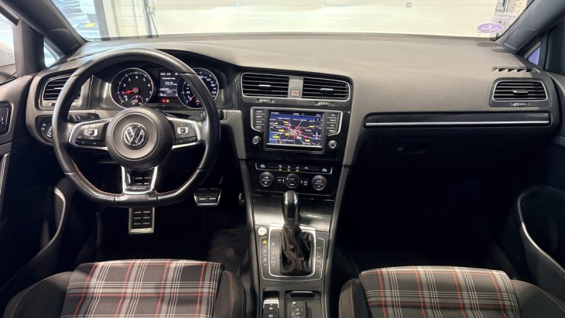 Volkswagen Golf 7  GTI PERFORMANCE 230ch DSG - Toit ouvrant - Suivi complet -Origine France-