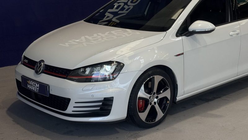 Volkswagen Golf 7  GTI PERFORMANCE 230ch DSG - Toit ouvrant - Suivi complet -Origine France-