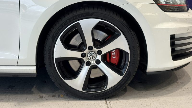 Volkswagen Golf 7  GTI PERFORMANCE 230ch DSG - Toit ouvrant - Suivi complet -Origine France-