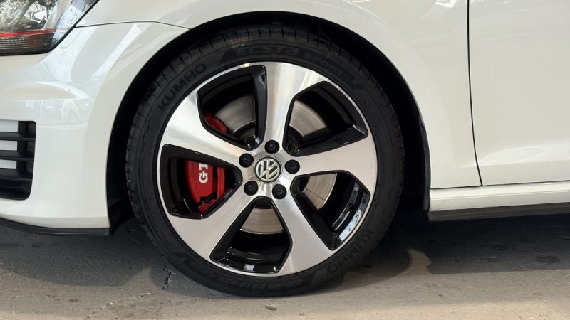 Volkswagen Golf 7  GTI PERFORMANCE 230ch DSG - Toit ouvrant - Suivi complet -Origine France-