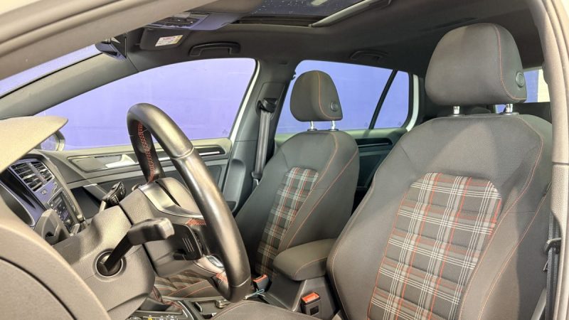 Volkswagen Golf 7  GTI PERFORMANCE 230ch DSG - Toit ouvrant - Suivi complet -Origine France-