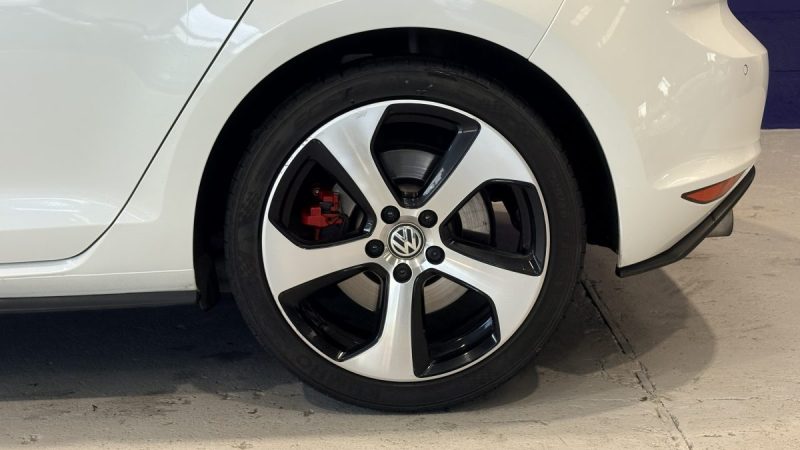 Volkswagen Golf 7  GTI PERFORMANCE 230ch DSG - Toit ouvrant - Suivi complet -Origine France-