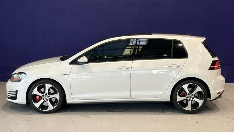 Volkswagen Golf 7  GTI PERFORMANCE 230ch DSG - Toit ouvrant - Suivi complet -Origine France-