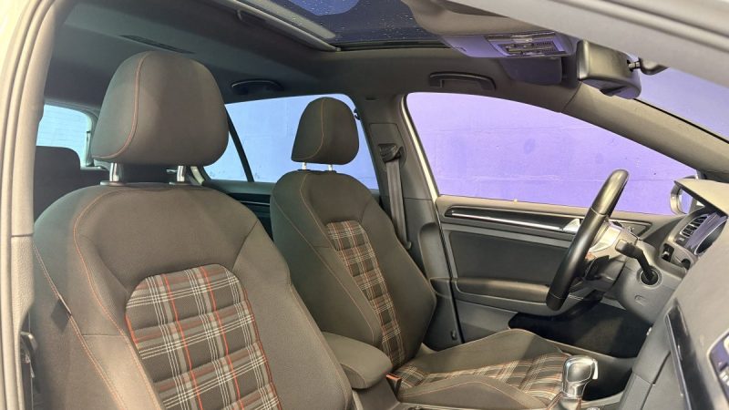 Volkswagen Golf 7  GTI PERFORMANCE 230ch DSG - Toit ouvrant - Suivi complet -Origine France-