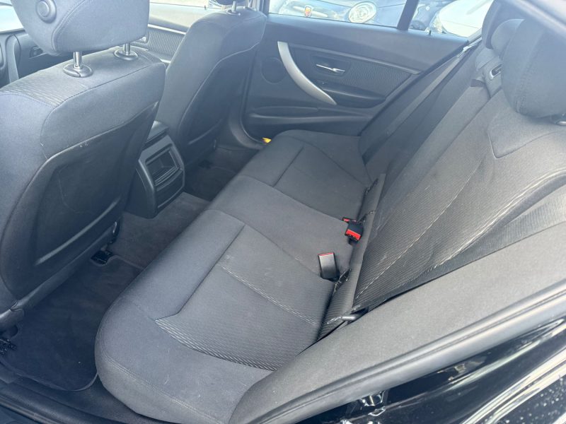 B.M.W. SERIE 3 318D 143CH MODERN 2012