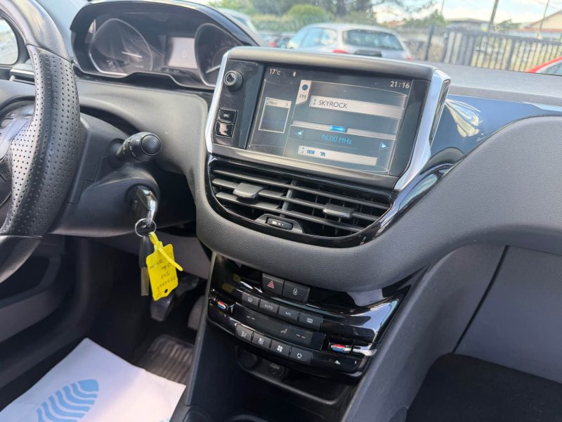 PEUGEOT 208 1.6 E-HDI 92CH FELINE TOIT PANO GARANTIE