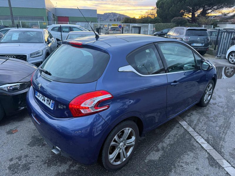 PEUGEOT 208 1.6 E-HDI 92CH FELINE TOIT PANO GARANTIE