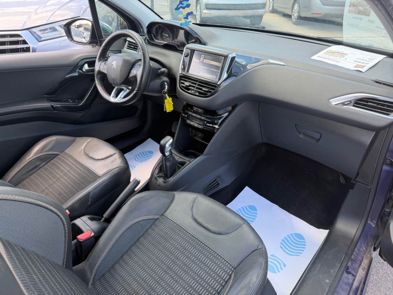 PEUGEOT 208 1.6 E-HDI 92CH FELINE TOIT PANO GARANTIE