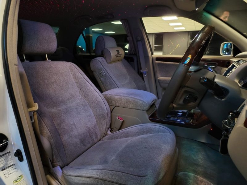 TOYOTA CROWN MAJESTA 3.0 220cv/ IMPORT JAPON + SUPRESSION DE SILENCIEUX + COMBINE FILTE / 