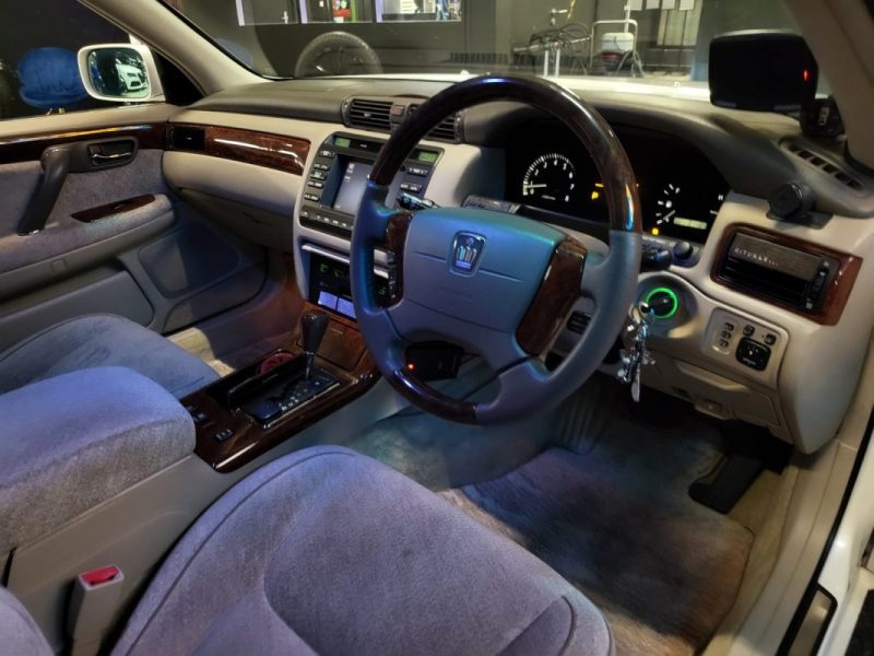 TOYOTA CROWN MAJESTA 3.0 220cv/ IMPORT JAPON + SUPRESSION DE SILENCIEUX + COMBINE FILTE / 