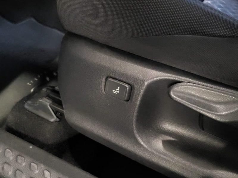 TOYOTA C-HR  122H DYNAMIC BUSINESS / CAMERA DE RECUL / SIEGES CHAUFFANT 