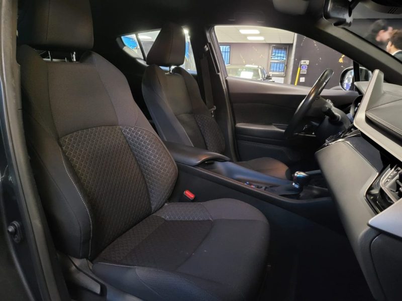 TOYOTA C-HR  122H DYNAMIC BUSINESS / CAMERA DE RECUL / SIEGES CHAUFFANT 