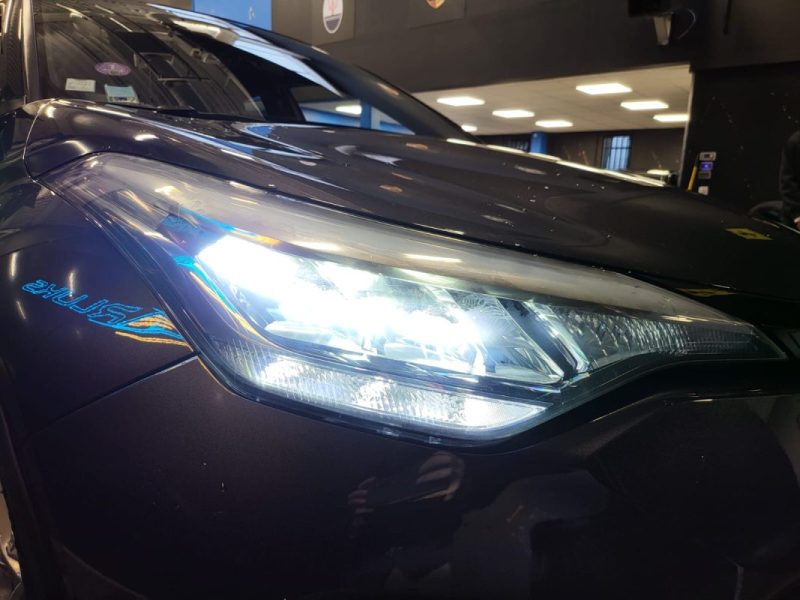 TOYOTA C-HR  122H DYNAMIC BUSINESS / CAMERA DE RECUL / SIEGES CHAUFFANT 