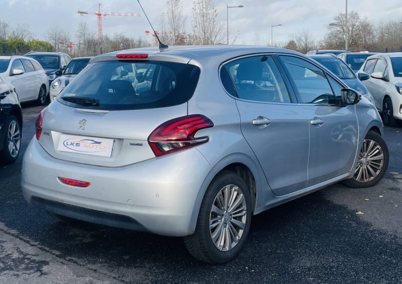 PEUGEOT 208 1.6 BlueHDI 100 ch Allure BVM5 / CarPlay - Entretien Peugeot