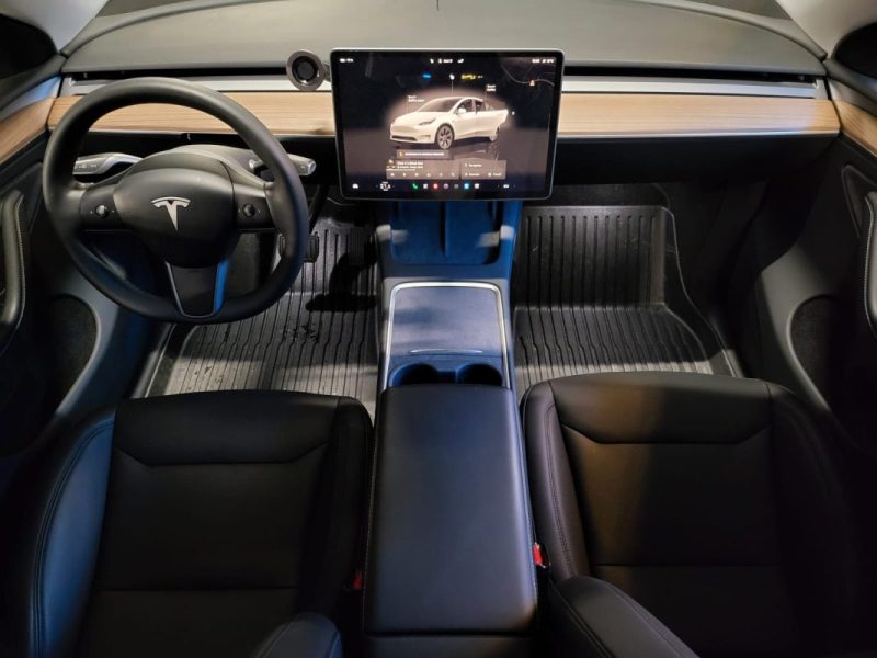 TESLA MODEL Y RWD LONG RANGE GRANDE AUTONOMIE PROPULSION 1ER MAIN 2024