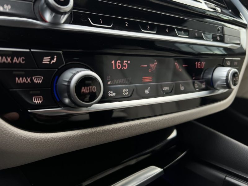 BMW SERIE 5 G31 TOURING 520D Model 2021 190 LUXURY BVA8*LIVE COCKPIT*CAMERA*CUIR* 