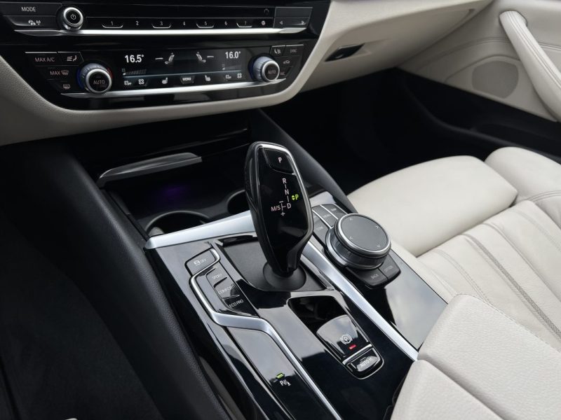 BMW SERIE 5 G31 TOURING 520D Model 2021 190 LUXURY BVA8*LIVE COCKPIT*CAMERA*CUIR* 