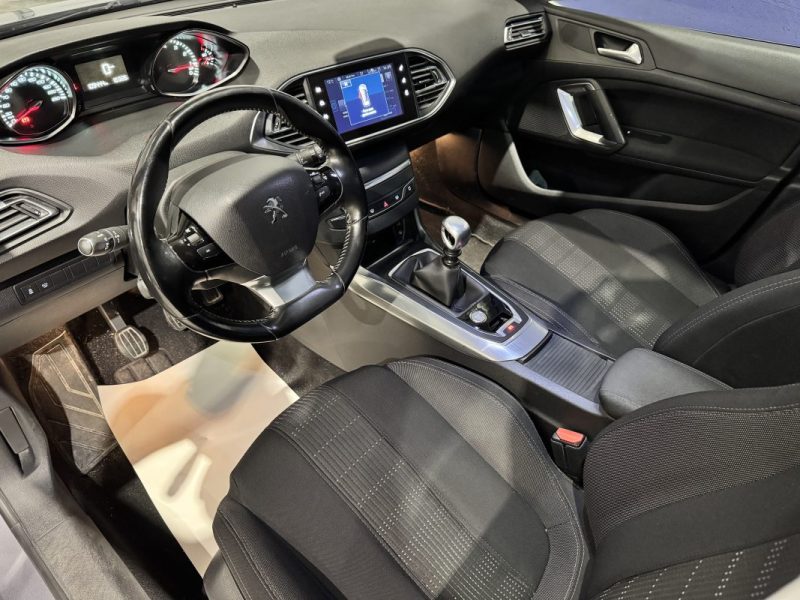 Peugeot 308 SW 1.2 130ch Allure – Toit panoramique – Distribution OK – Suivi complet