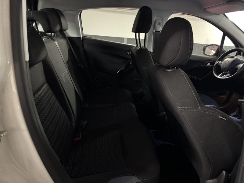 PEUGEOT 208 - 1 1.2 VTI 82 ACTIVE 2015