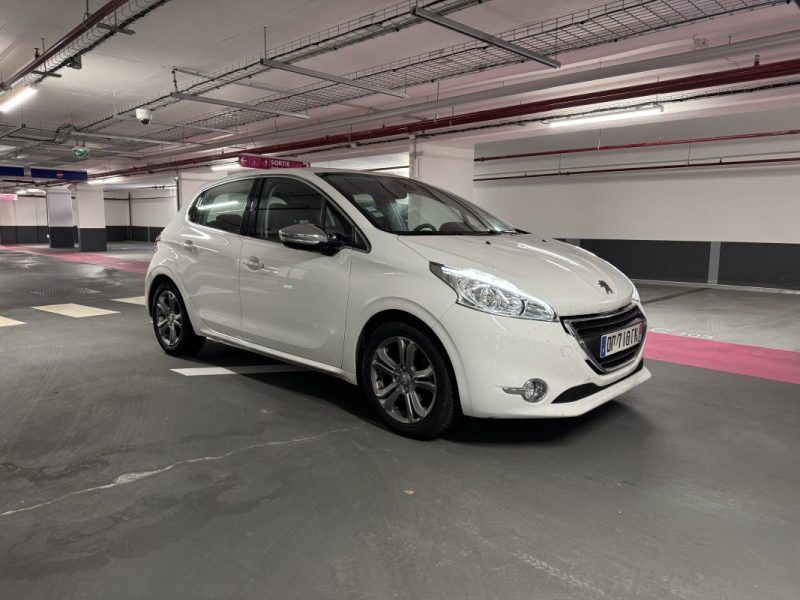 PEUGEOT 208 - 1 1.2 VTI 82 ACTIVE 2015