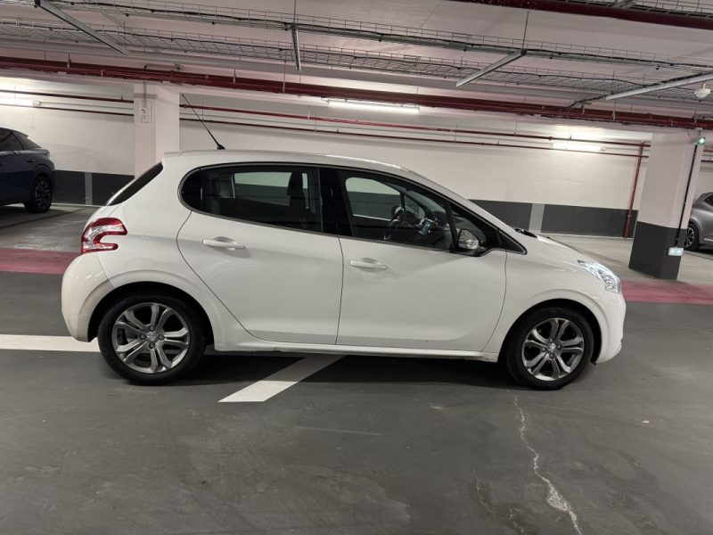 PEUGEOT 208 - 1 1.2 VTI 82 ACTIVE 2015
