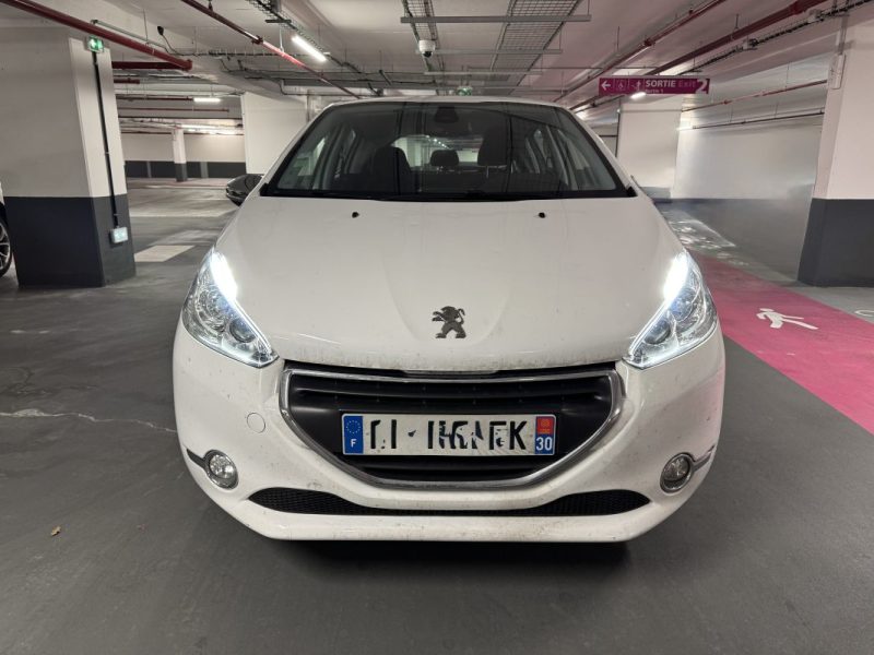 PEUGEOT 208 - 1 1.2 VTI 82 ACTIVE 2015