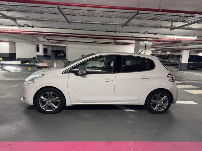 PEUGEOT 208 - 1 1.2 VTI 82 ACTIVE 2015