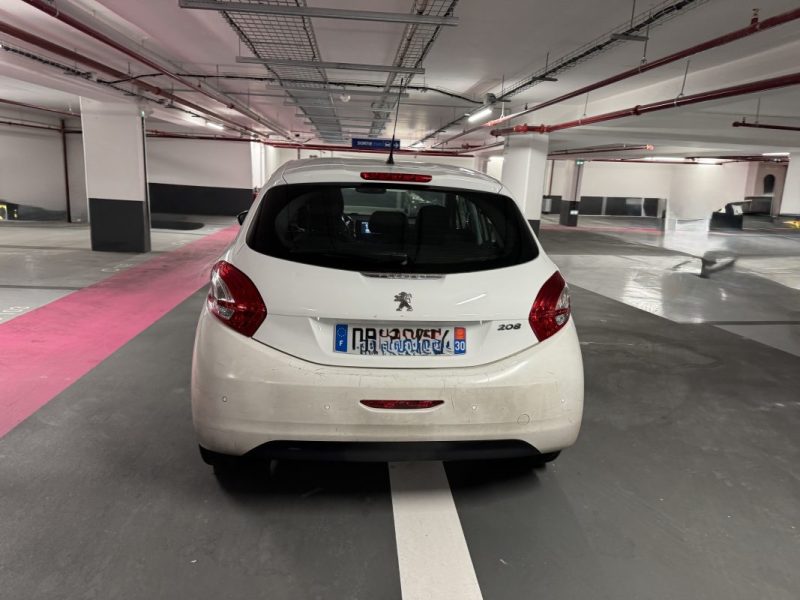 PEUGEOT 208 - 1 1.2 VTI 82 ACTIVE 2015