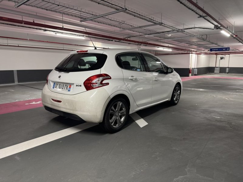 PEUGEOT 208 - 1 1.2 VTI 82 ACTIVE 2015