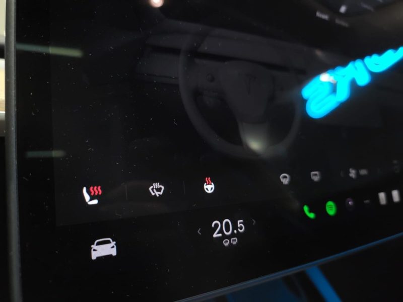 TESLA MODEL Y STANDARD RANGE PROPULSION 60KWH 299CV RWD / ATTELAGE + AUTOPILOT + TOIT PANORAMIQUE /