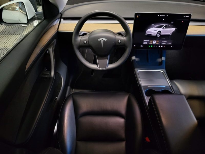 TESLA MODEL Y STANDARD RANGE PROPULSION 60KWH 299CV RWD / ATTELAGE + AUTOPILOT + TOIT PANORAMIQUE /