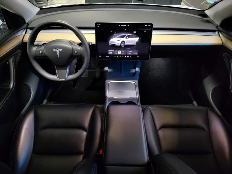 TESLA MODEL Y STANDARD RANGE PROPULSION 60KWH 299CV RWD / ATTELAGE + AUTOPILOT + TOIT PANORAMIQUE /