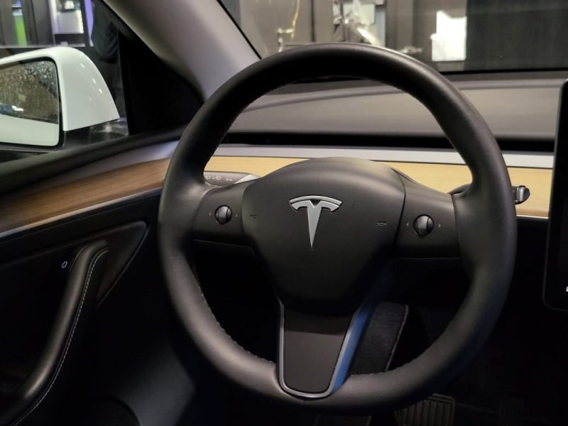 TESLA MODEL Y STANDARD RANGE PROPULSION 60KWH 299CV RWD / ATTELAGE + AUTOPILOT + TOIT PANORAMIQUE /