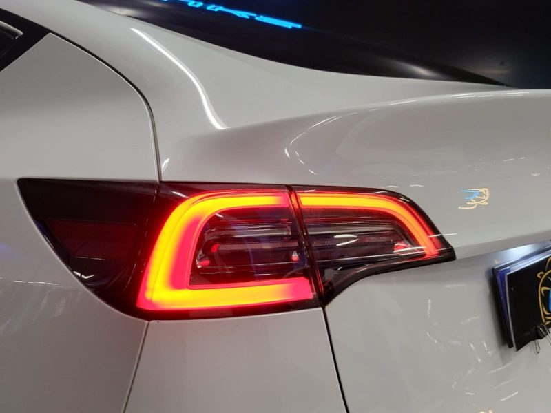 TESLA MODEL Y STANDARD RANGE PROPULSION 60KWH 299CV RWD / ATTELAGE + AUTOPILOT + TOIT PANORAMIQUE /