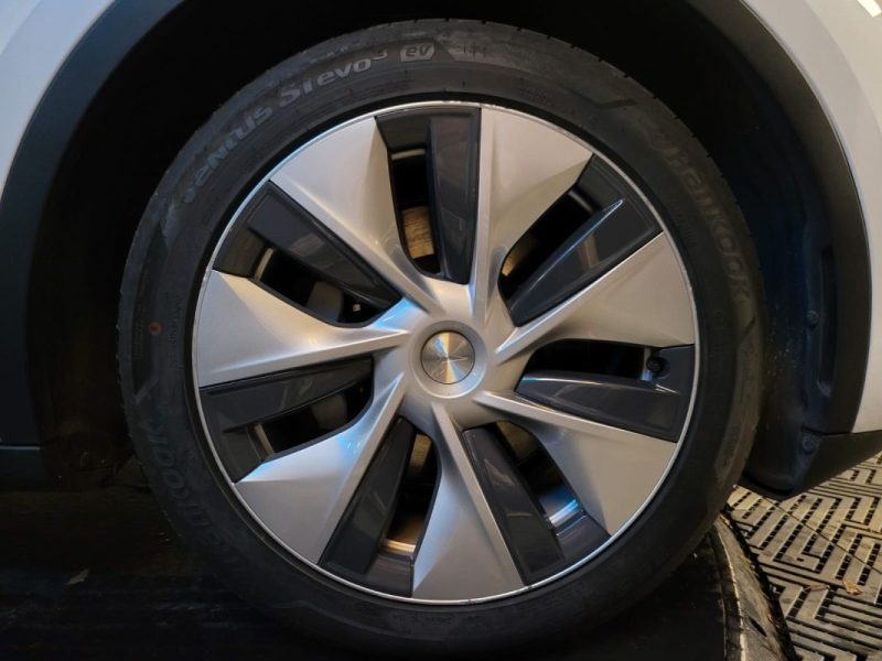 TESLA MODEL Y STANDARD RANGE PROPULSION 60KWH 299CV RWD / ATTELAGE + AUTOPILOT + TOIT PANORAMIQUE /