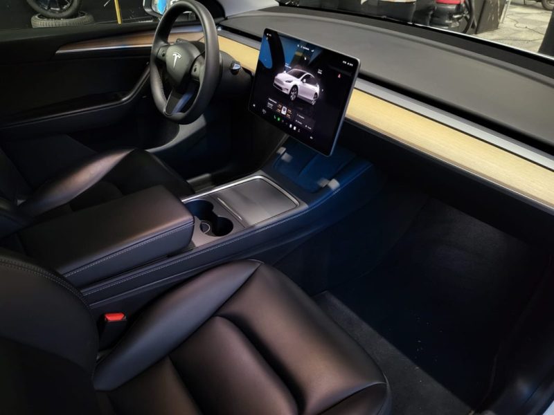 TESLA MODEL Y STANDARD RANGE PROPULSION 60KWH 299CV RWD / ATTELAGE + AUTOPILOT + TOIT PANORAMIQUE /