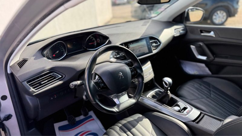 PEUGEOT 308 II 1.2 PURETECH 130CH ALLURE S&S 5P 2017